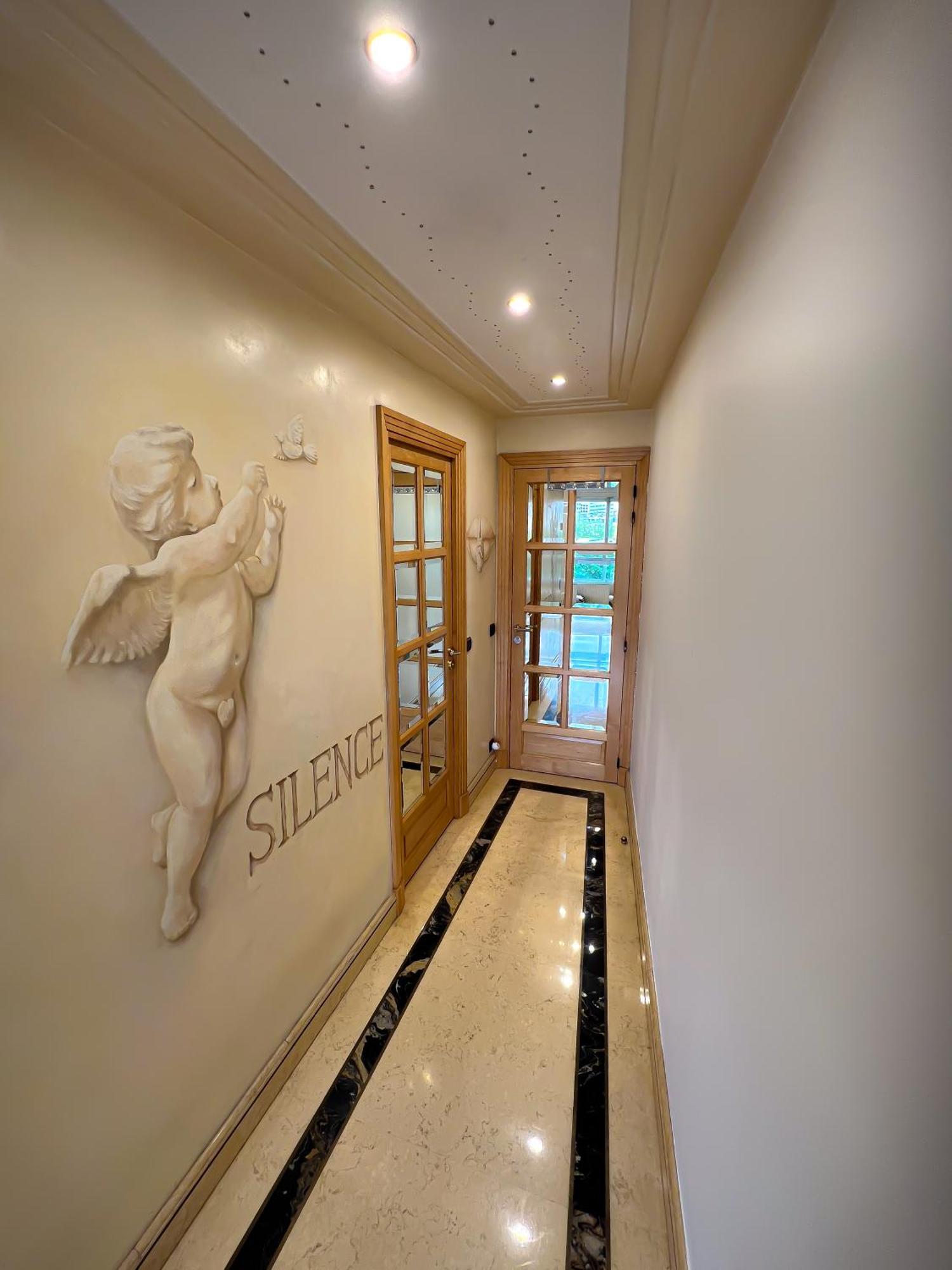 Les Amoureux De Homestay Paris