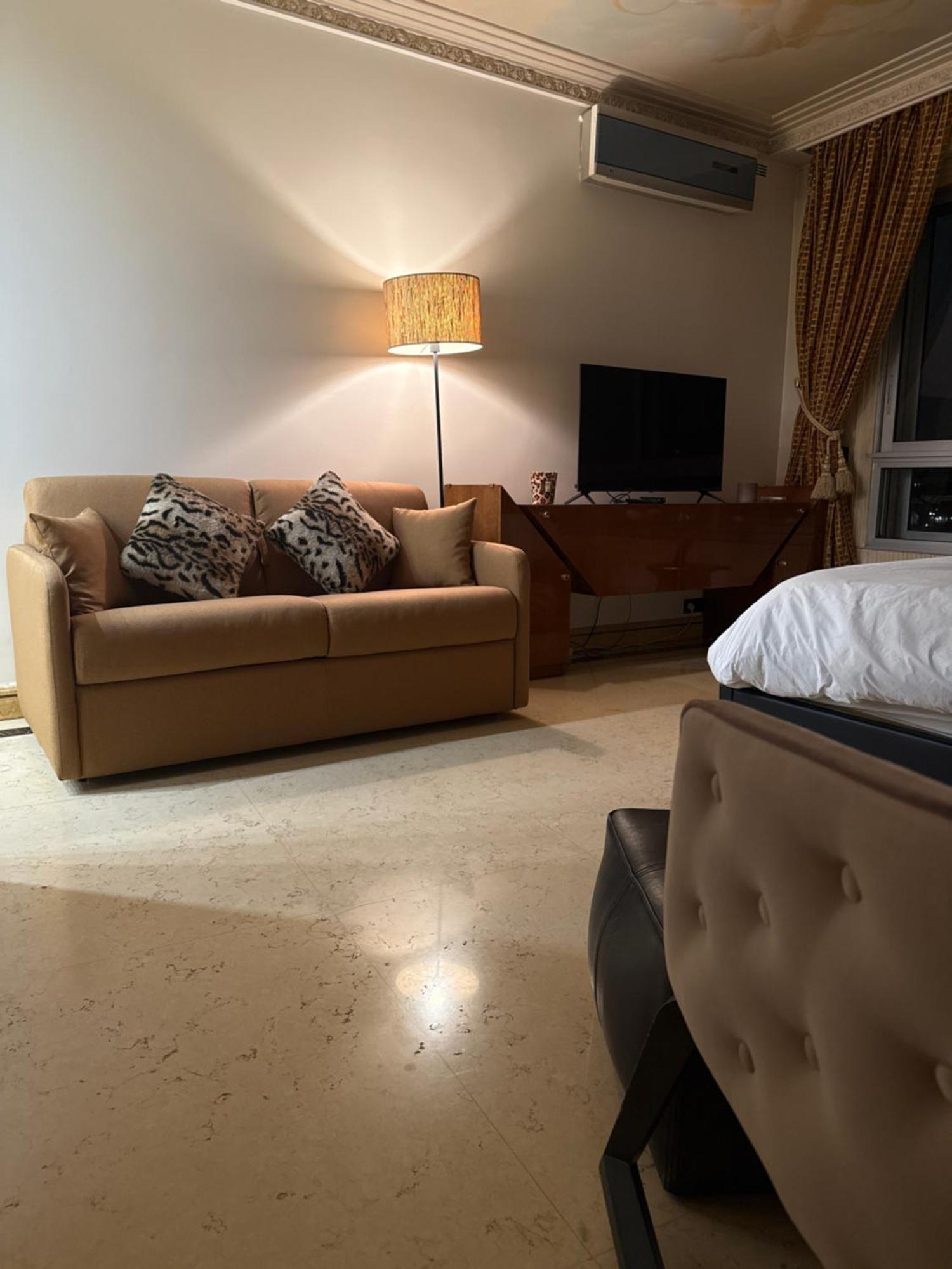 Les Amoureux De Homestay Paris