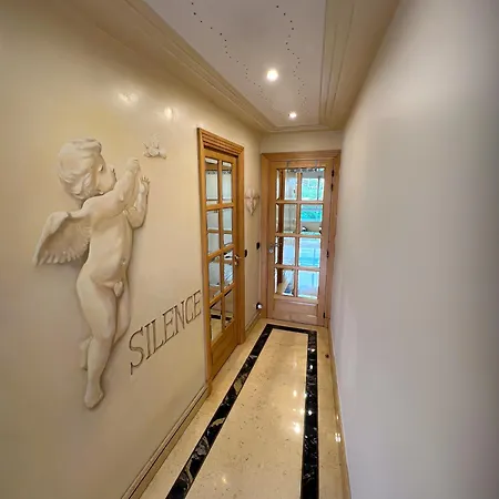 Les Amoureux De Homestay Paris
