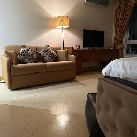 Les Amoureux De Homestay Paris