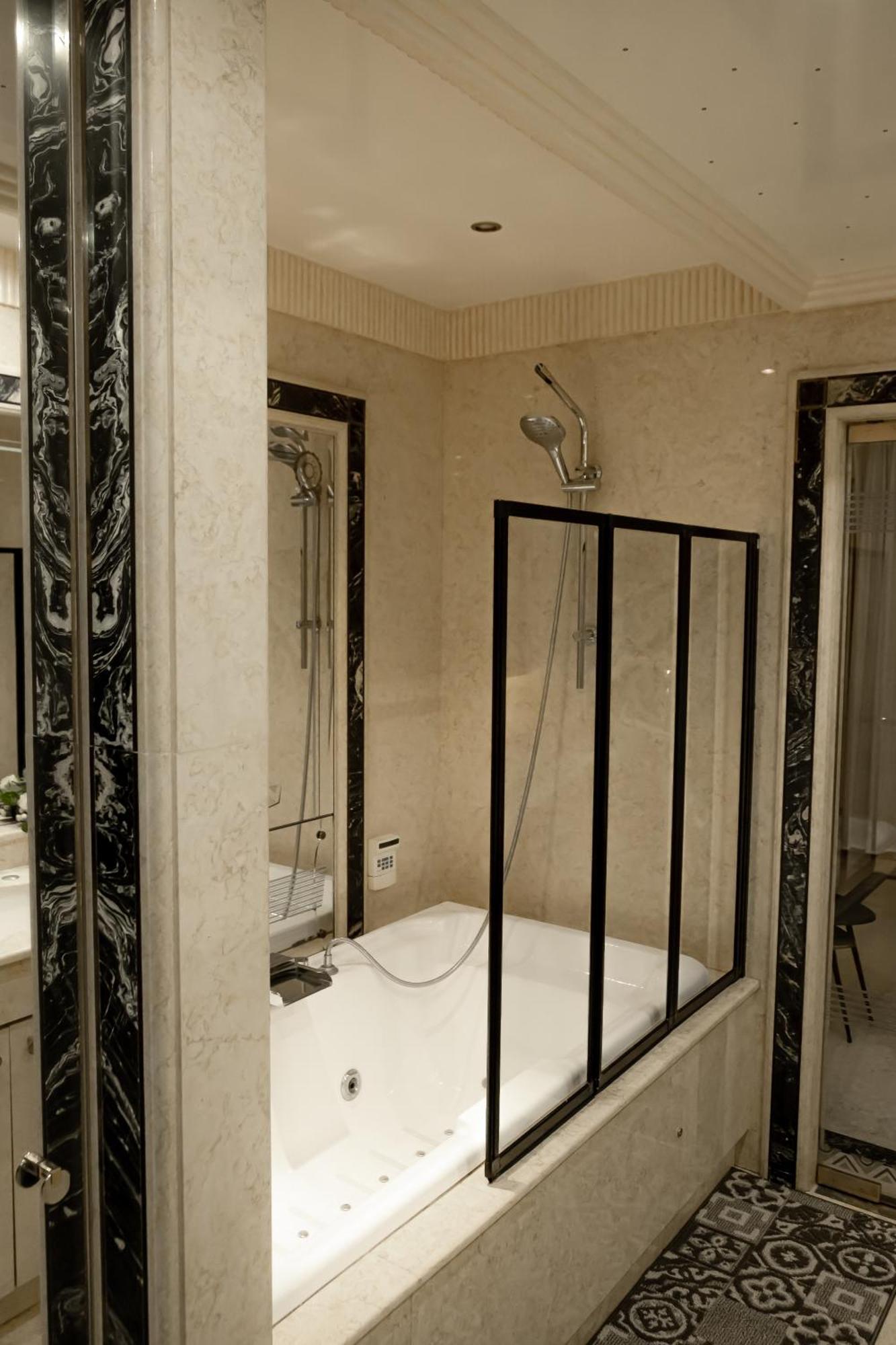 Les Amoureux De Alloggio in famiglia *